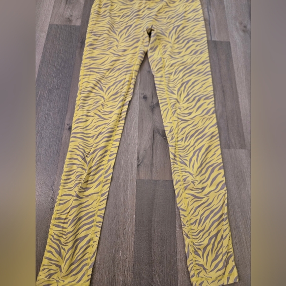 Noire Blanc Lamone Scrunch set - Picture 7 of 9